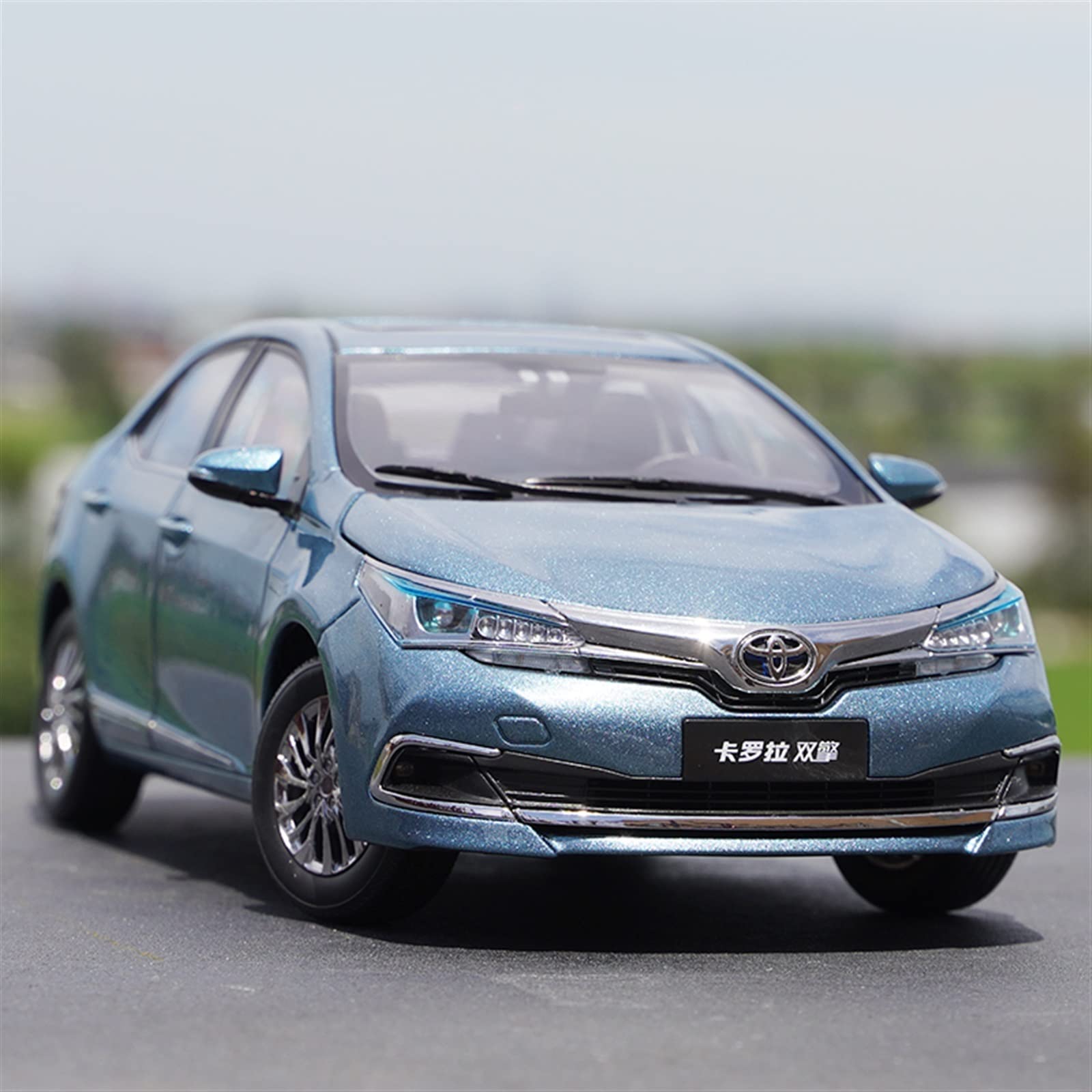 Amazon | 車のモデル 1/18 トヨタ カローラ セダン モデル ダイカスト